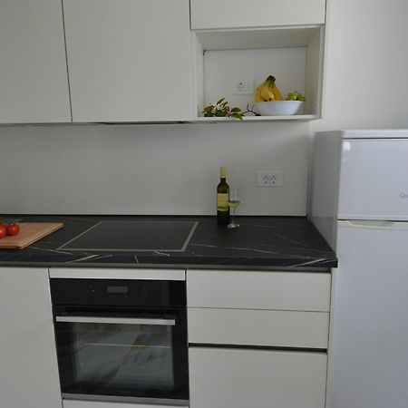 Villa Kadinela, 200M From Kamenjak, Huge Quiet Garden With Barbecue, 2 New Kitchens Premantura Exterior photo